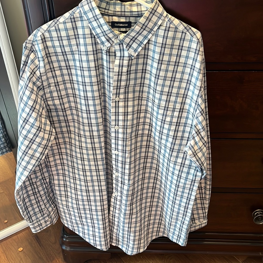 Croft & Barrow longe sleeve button down shirt size Large